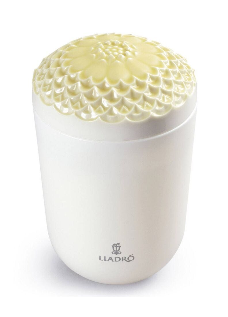 Lladro Echoes of Nature Candle Tropical Blossoms Scent