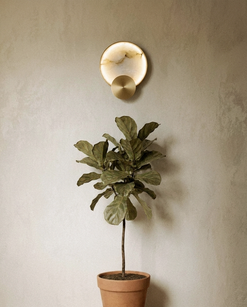 Araco Lumière Frozen Avira natural alabaster wall light, alternate view