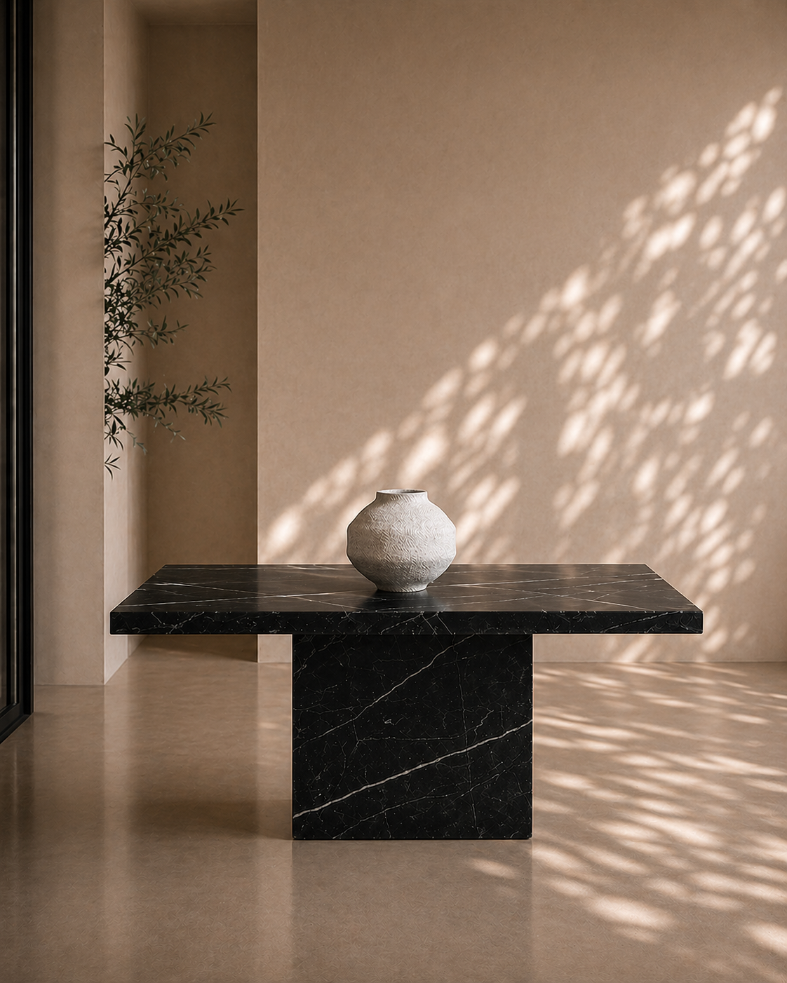 Tommy Franks Noche dining table