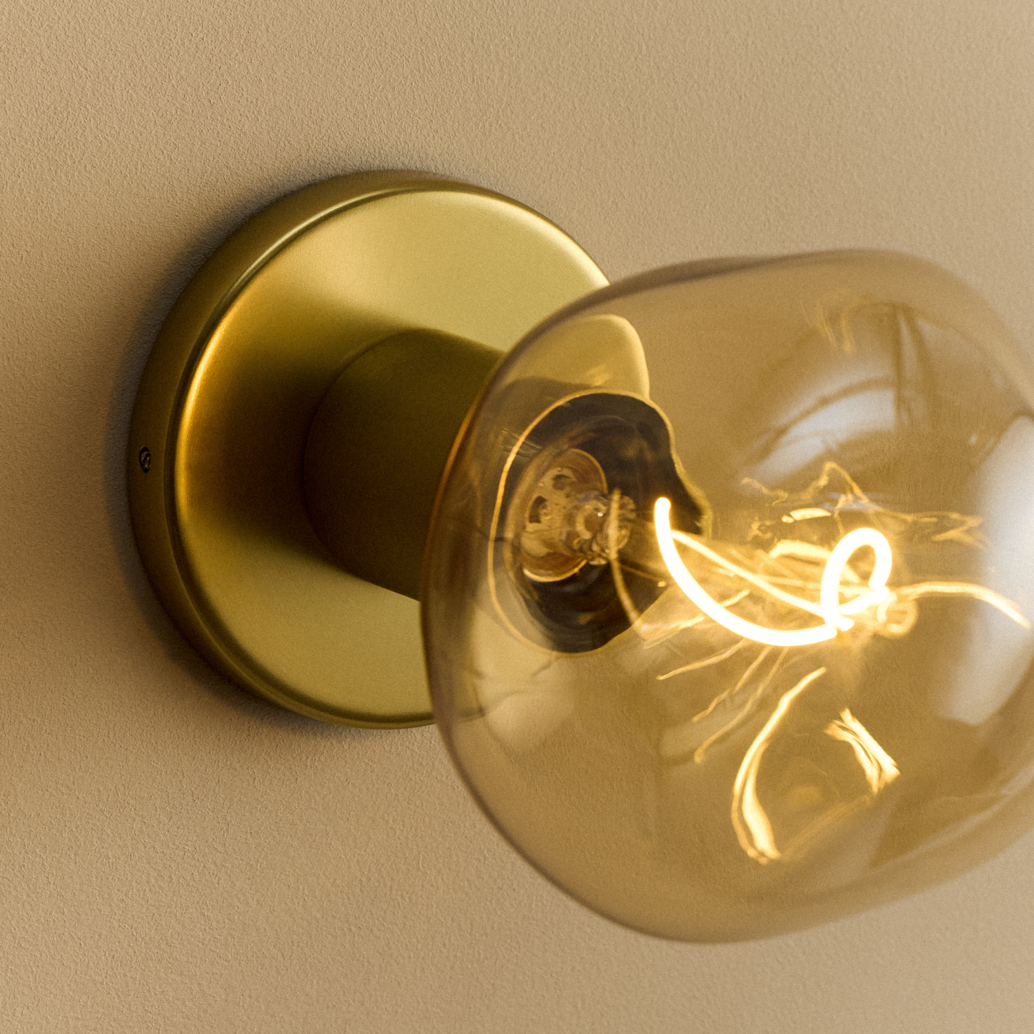 Tala Lochan Wall Light in Brass + Voronoi I close-up detail of the finish
