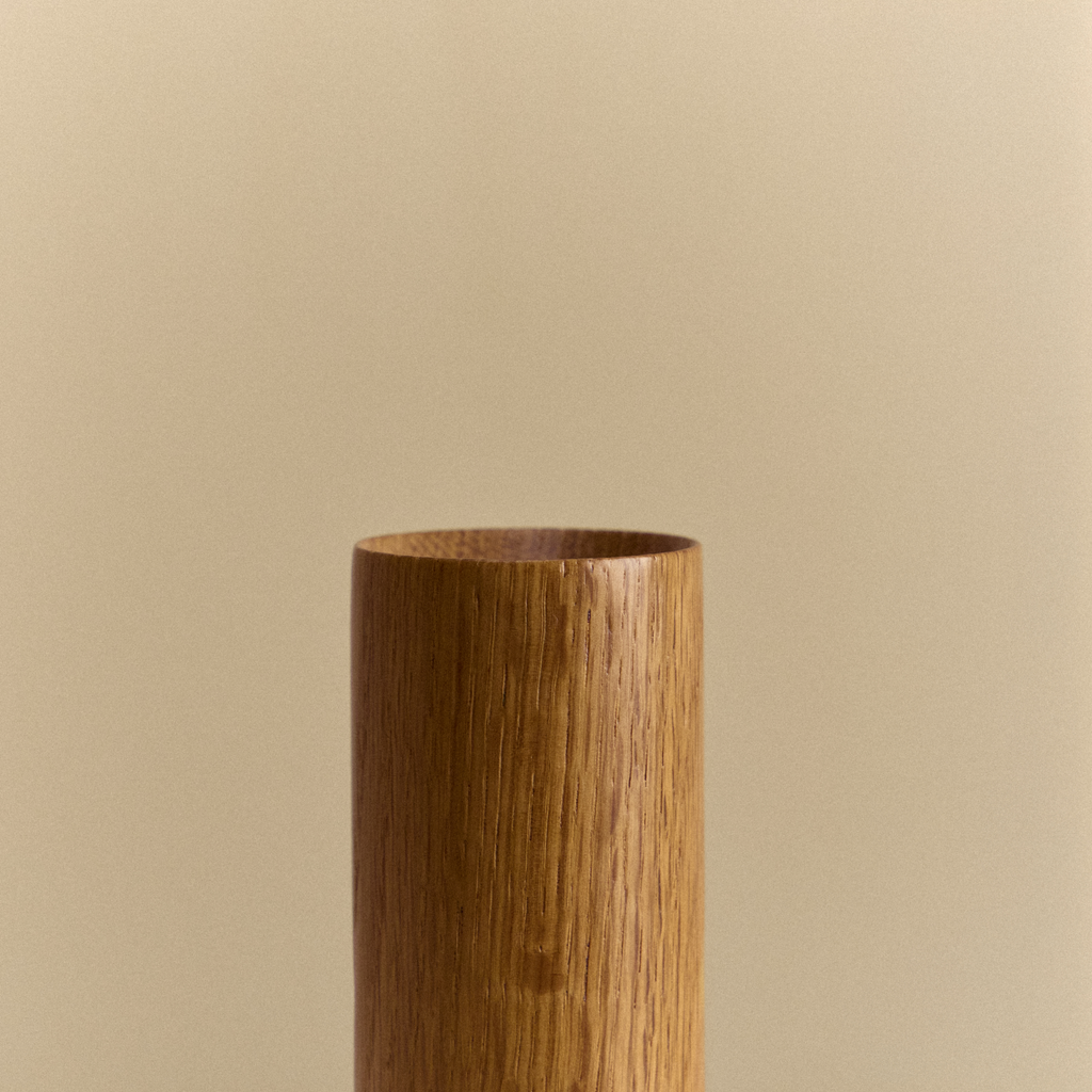 Tala Knuckle Table Lamp in Oak + Oblo close-up detail of the finish (view 3)