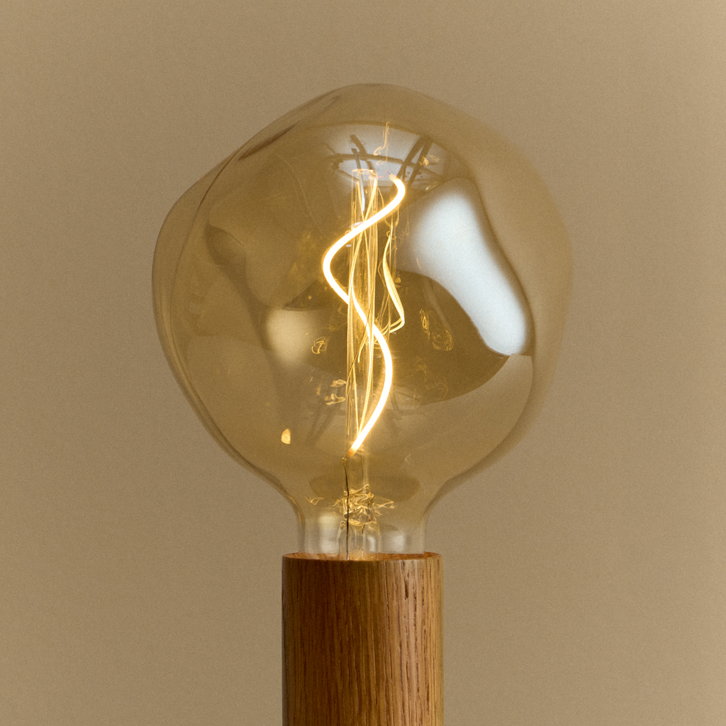 Tala Knuckle Table Lamp in Oak + Voronoi I close-up detail of the finish (view 2)