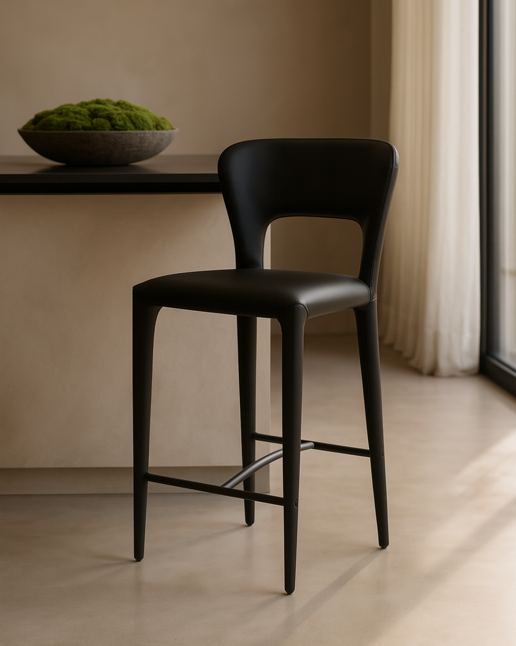 Tommy Franks Pari I bar stool in Mustang black