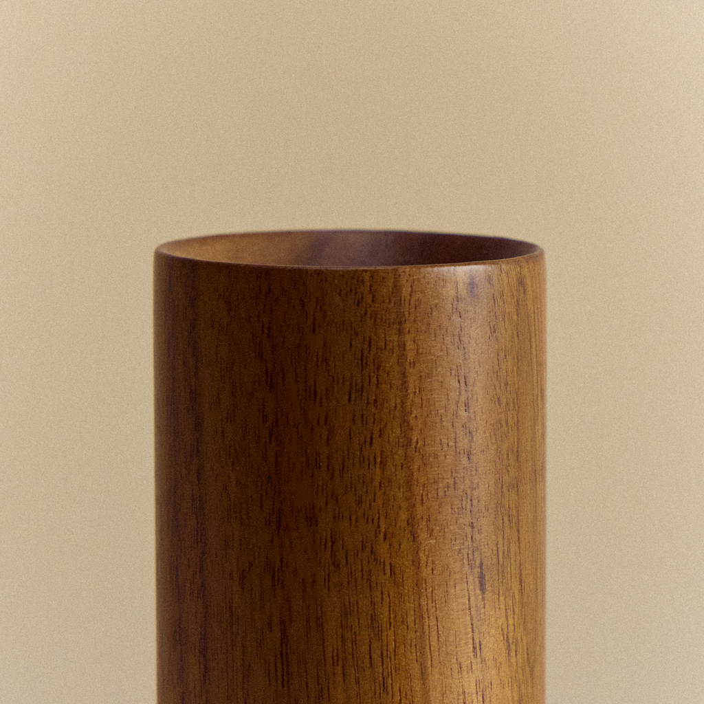 Tala Knuckle Table Lamp in Walnut + Voronoi I close-up detail of the finish (view 3)
