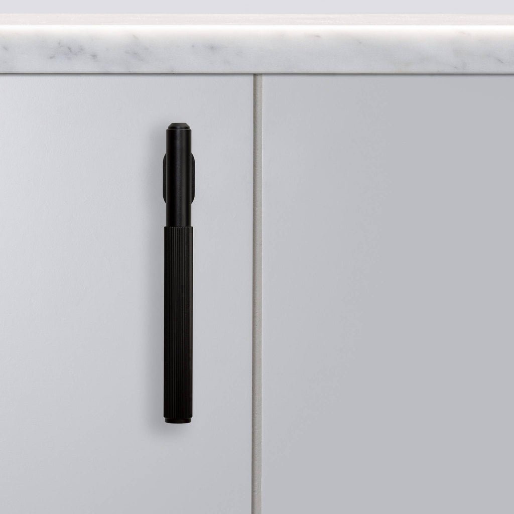 Buster + Punch L-Bar Linear, detail