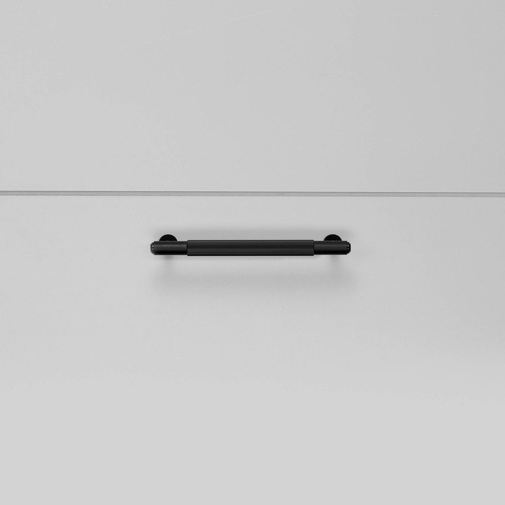 Buster + Punch Pull Bar Linear, detail