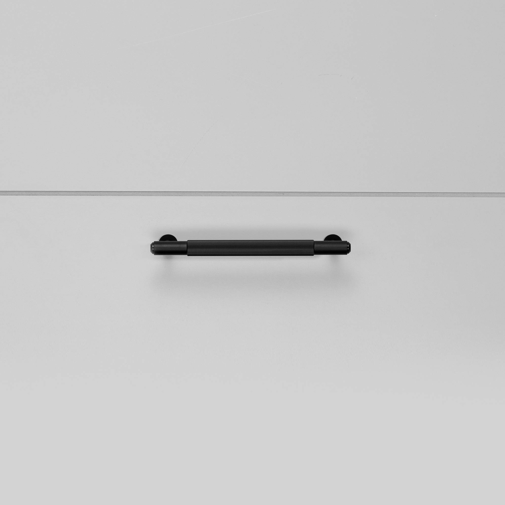 Buster + Punch Pull Bar Linear, detail