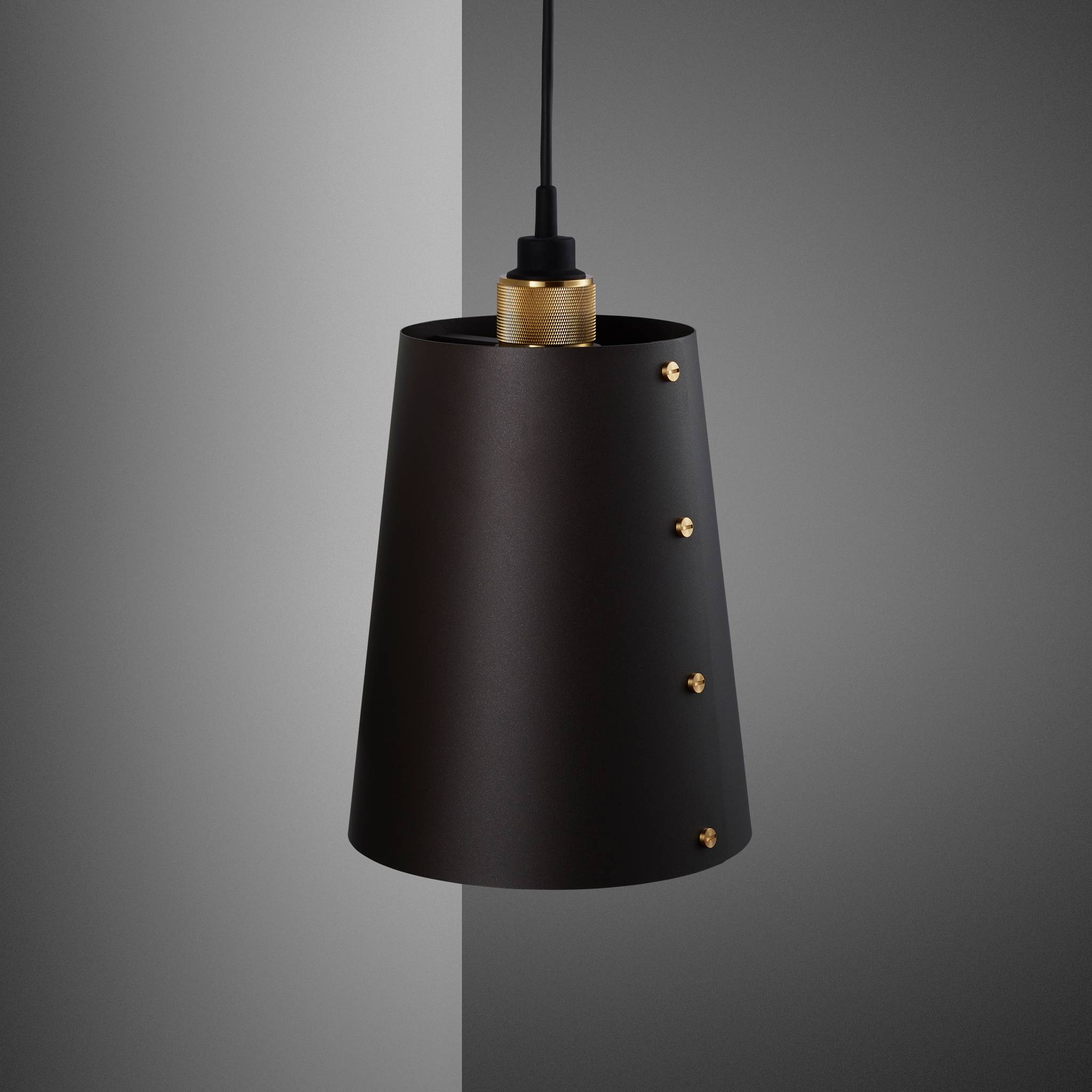 Buster + Punch Hooked 1.0 Large Graphite with Brass, 2.6m detail